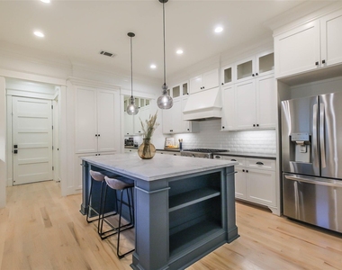 508 W 26th Street - Photo Thumbnail 5