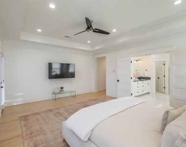 508 W 26th Street - Photo Thumbnail 20