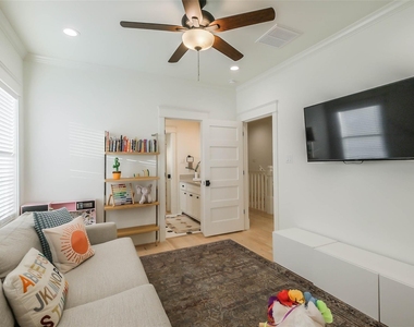 508 W 26th Street - Photo Thumbnail 35