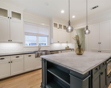 508 W 26th Street - Photo Thumbnail 4