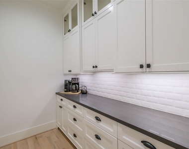 508 W 26th Street - Photo Thumbnail 9