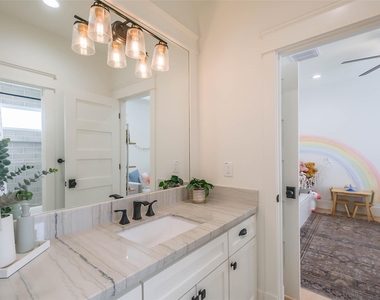 508 W 26th Street - Photo Thumbnail 37
