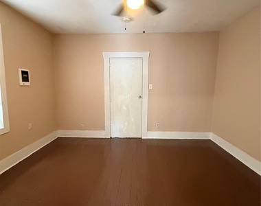 7016 Avenue F - Photo Thumbnail 3