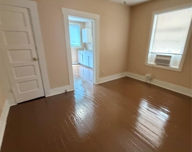 7016 Avenue F - Photo Thumbnail 4