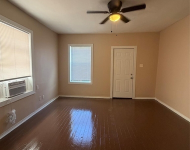 7016 Avenue F - Photo Thumbnail 2