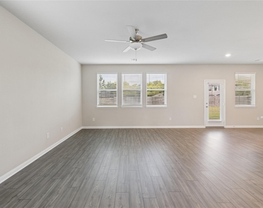 2046 West Darlington Oak Ct - Photo Thumbnail 6