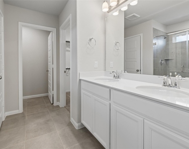 2046 West Darlington Oak Ct - Photo Thumbnail 11