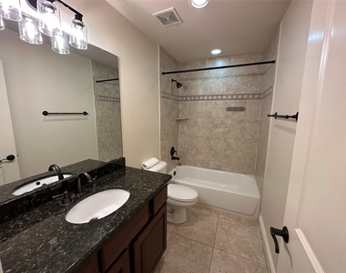 6353 Richmond Avenue - Photo Thumbnail 19