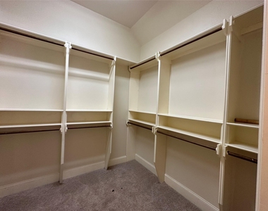 6353 Richmond Avenue - Photo Thumbnail 16