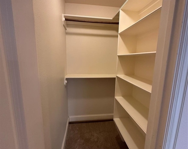 6353 Richmond Avenue - Photo Thumbnail 24