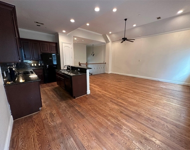 6353 Richmond Avenue - Photo Thumbnail 4