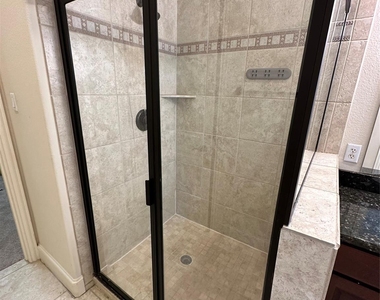 6353 Richmond Avenue - Photo Thumbnail 14