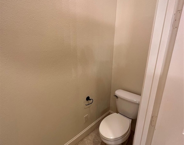 6353 Richmond Avenue - Photo Thumbnail 15