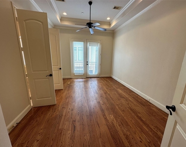 6353 Richmond Avenue - Photo Thumbnail 10