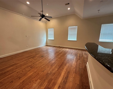 6353 Richmond Avenue - Photo Thumbnail 2