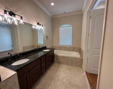 6353 Richmond Avenue - Photo Thumbnail 18