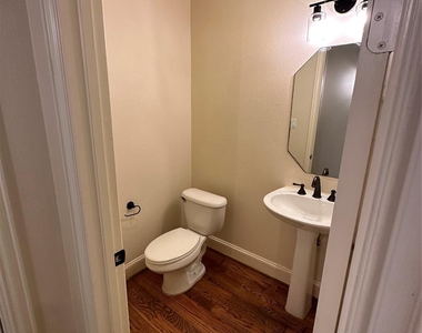 6353 Richmond Avenue - Photo Thumbnail 9