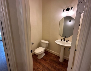 6353 Richmond Avenue - Photo Thumbnail 8