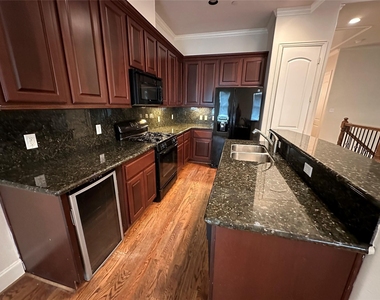 6353 Richmond Avenue - Photo Thumbnail 3