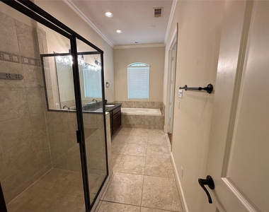 6353 Richmond Avenue - Photo Thumbnail 17