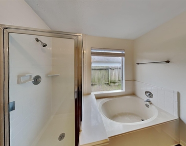 17602 Coventry Oaks Drive - Photo Thumbnail 10