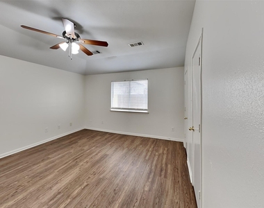 17602 Coventry Oaks Drive - Photo Thumbnail 7