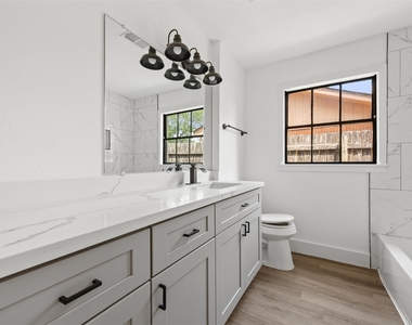 608 Lloyd Drive - Photo Thumbnail 10