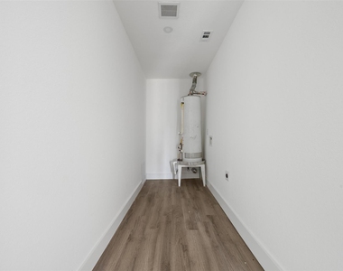 608 Lloyd Drive - Photo Thumbnail 16
