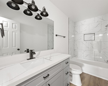 608 Lloyd Drive - Photo Thumbnail 17