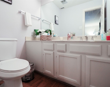 600 Wilcrest Drive - Photo Thumbnail 12