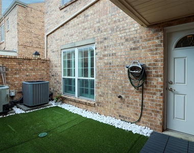 600 Wilcrest Drive - Photo Thumbnail 5