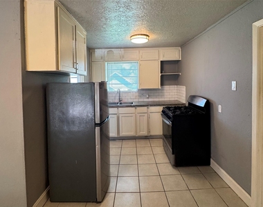 311 Randall Street - Photo Thumbnail 4