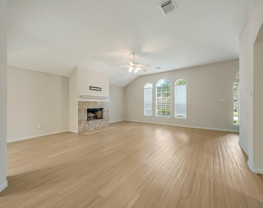 12810 Lake Shore Drive - Photo Thumbnail 3