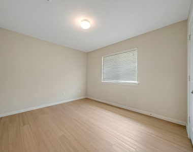 12810 Lake Shore Drive - Photo Thumbnail 23