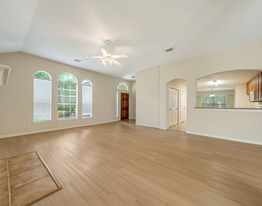 12810 Lake Shore Drive - Photo Thumbnail 4