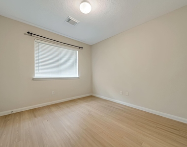 12810 Lake Shore Drive - Photo Thumbnail 20