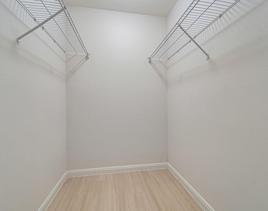 12810 Lake Shore Drive - Photo Thumbnail 18