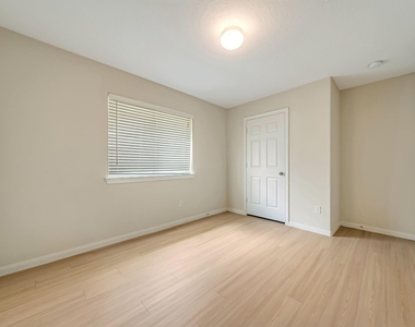 12810 Lake Shore Drive - Photo Thumbnail 22