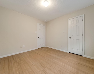 12810 Lake Shore Drive - Photo Thumbnail 19