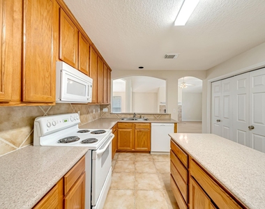 12810 Lake Shore Drive - Photo Thumbnail 8