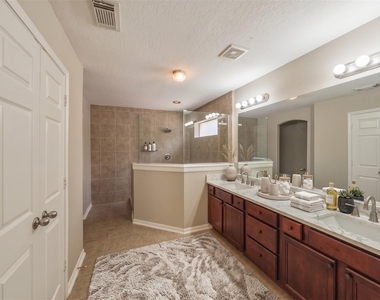 30627 N Sulphur Creek Drive - Photo Thumbnail 15
