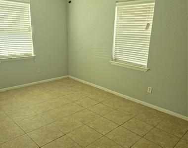 3202 Yale Street - Photo Thumbnail 6