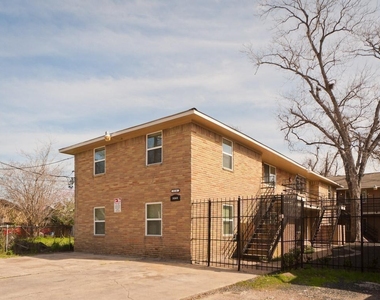 3202 Yale Street - Photo Thumbnail 2