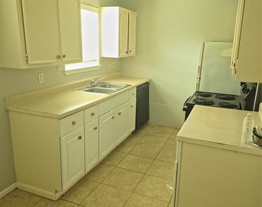 3202 Yale Street - Photo Thumbnail 4