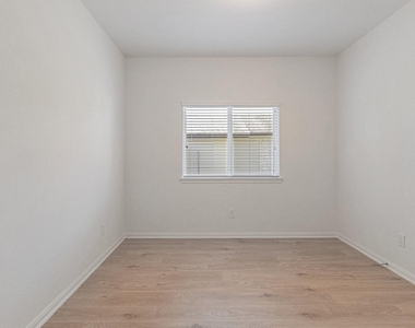 249 Edgewater Drive - Photo Thumbnail 25