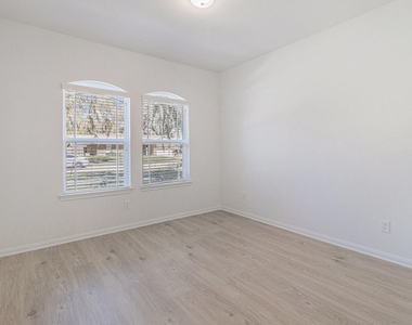 249 Edgewater Drive - Photo Thumbnail 21