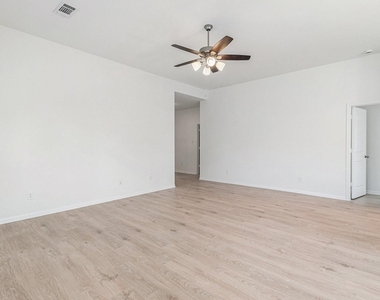 249 Edgewater Drive - Photo Thumbnail 7