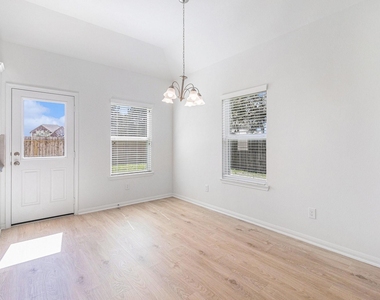 249 Edgewater Drive - Photo Thumbnail 8