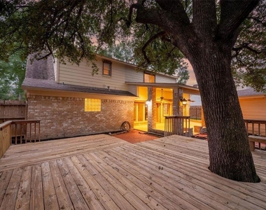 8114 Fernbrook Lane - Photo Thumbnail 10