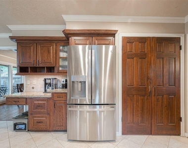 8114 Fernbrook Lane - Photo Thumbnail 4